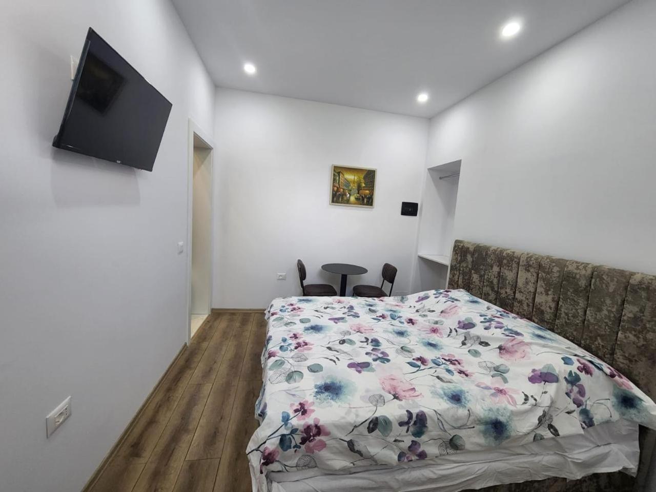 Vila 21 At Blloku Area Тирана Экстерьер фото