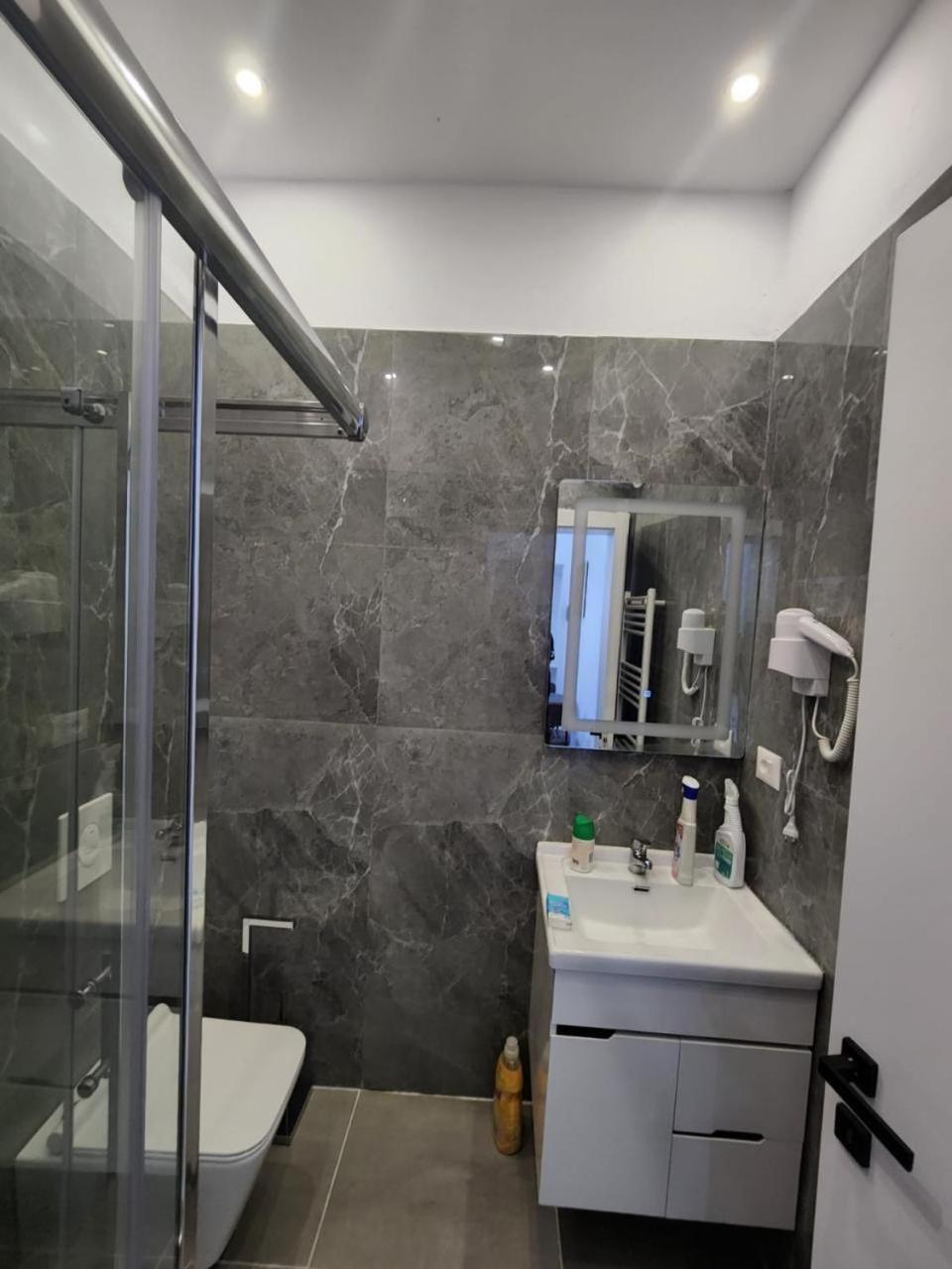Vila 21 At Blloku Area Тирана Экстерьер фото