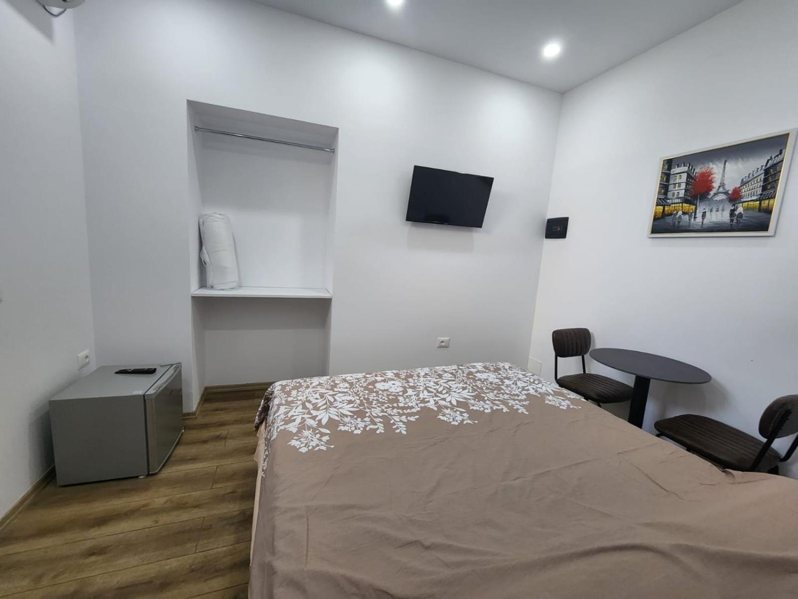 Vila 21 At Blloku Area Тирана Экстерьер фото