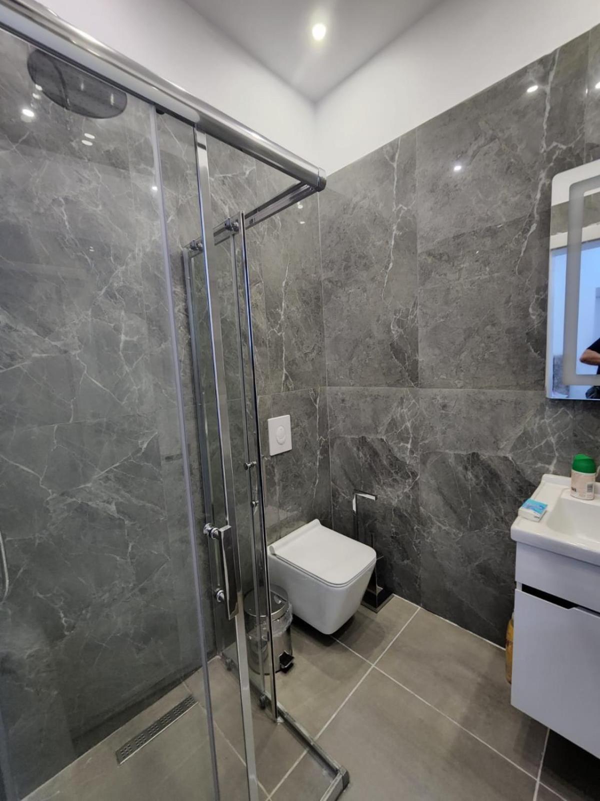 Vila 21 At Blloku Area Тирана Экстерьер фото