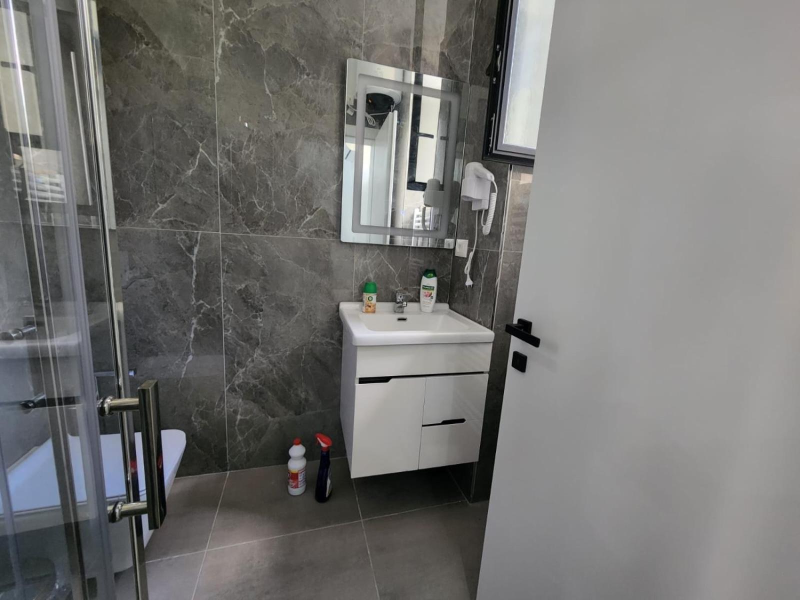 Vila 21 At Blloku Area Тирана Экстерьер фото