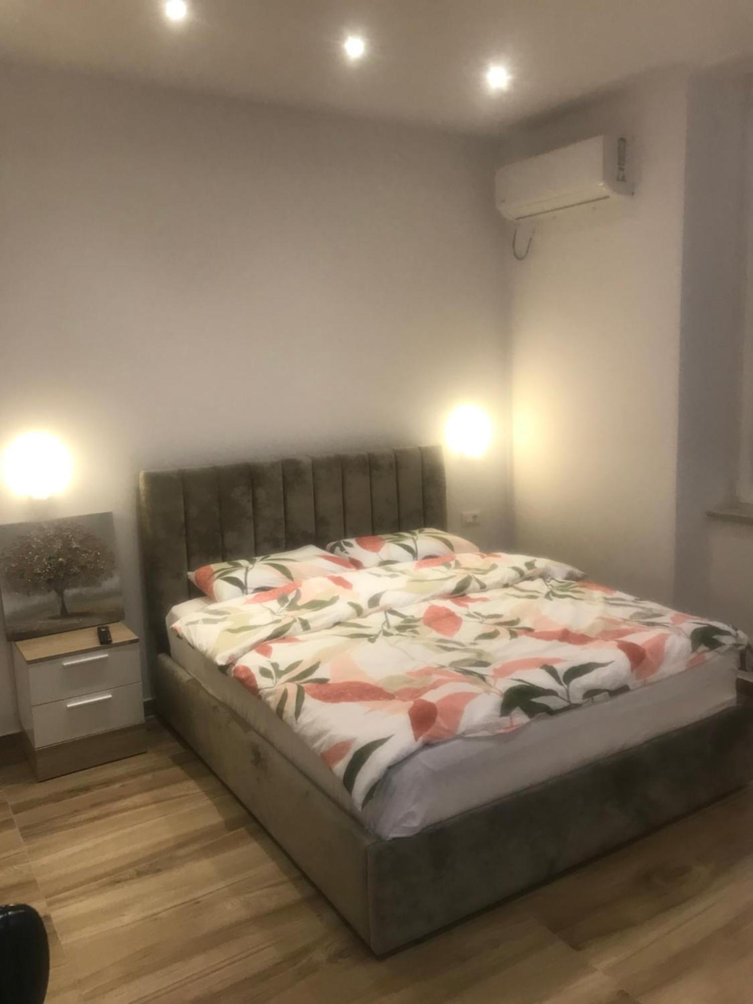 Vila 21 At Blloku Area Тирана Экстерьер фото