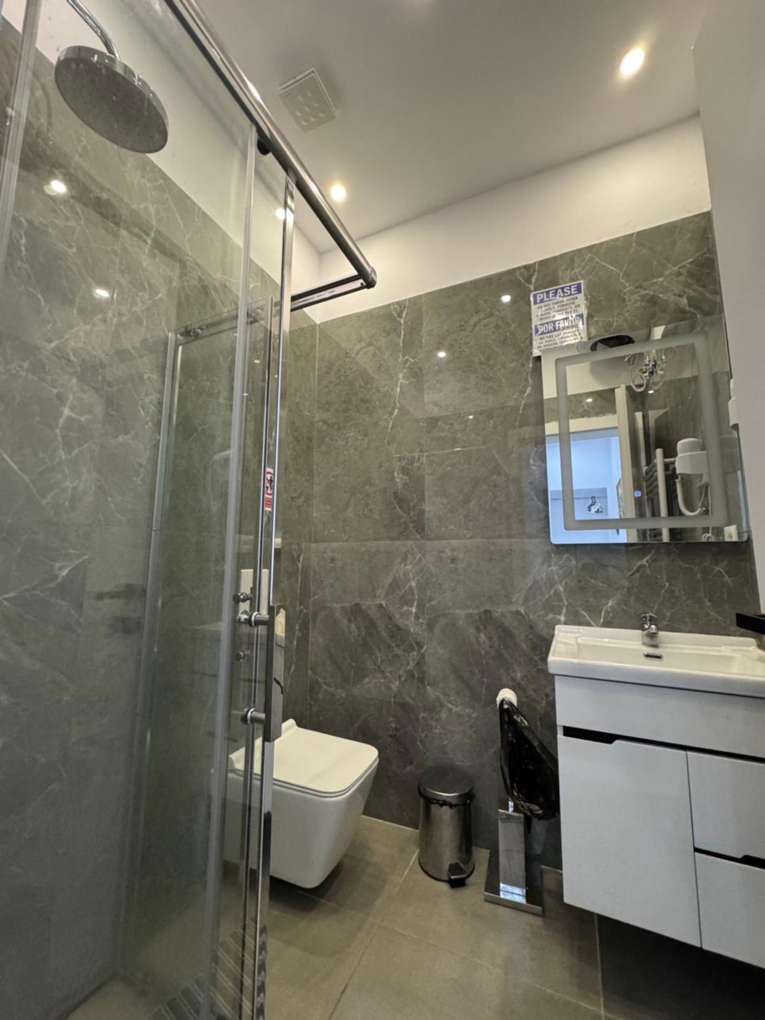 Vila 21 At Blloku Area Тирана Экстерьер фото