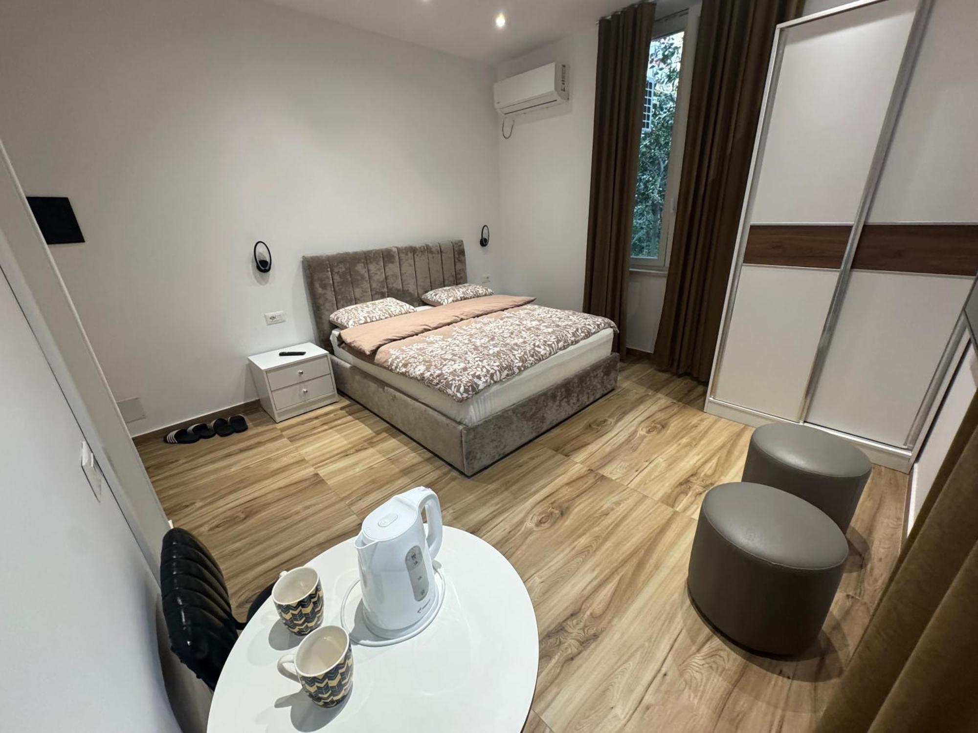 Vila 21 At Blloku Area Тирана Экстерьер фото