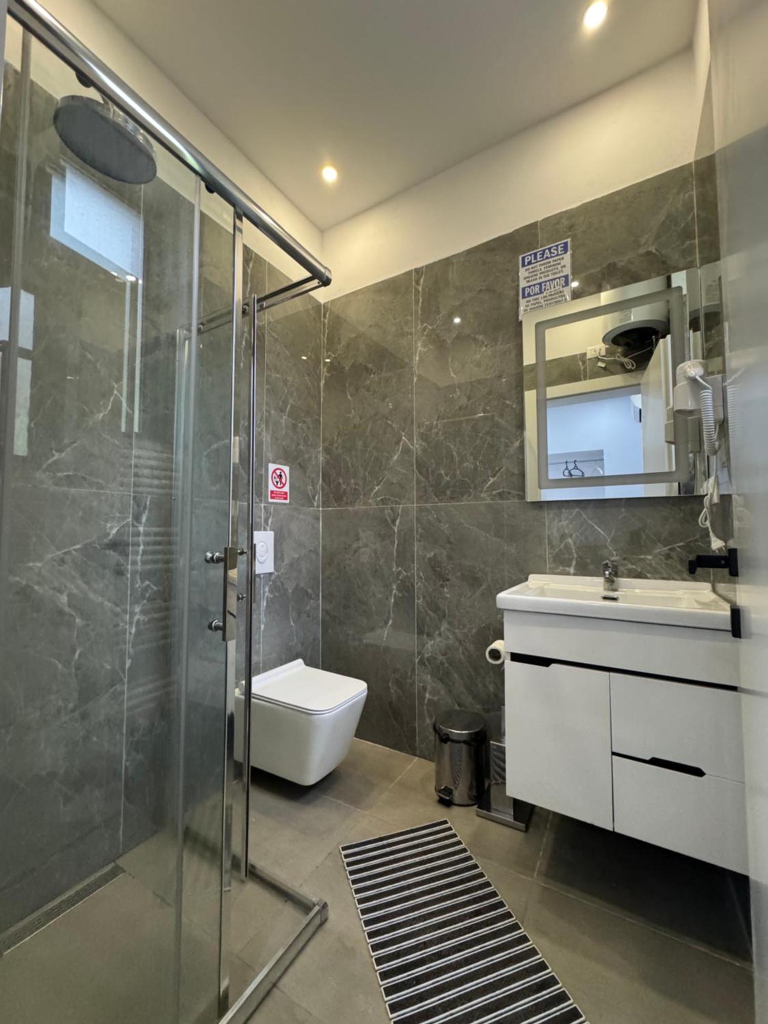 Vila 21 At Blloku Area Тирана Экстерьер фото