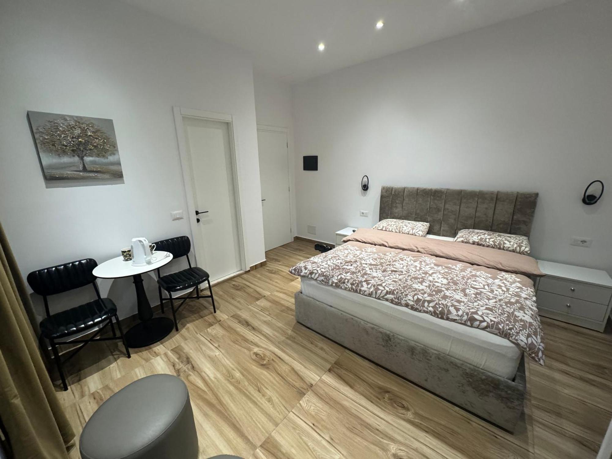 Vila 21 At Blloku Area Тирана Экстерьер фото