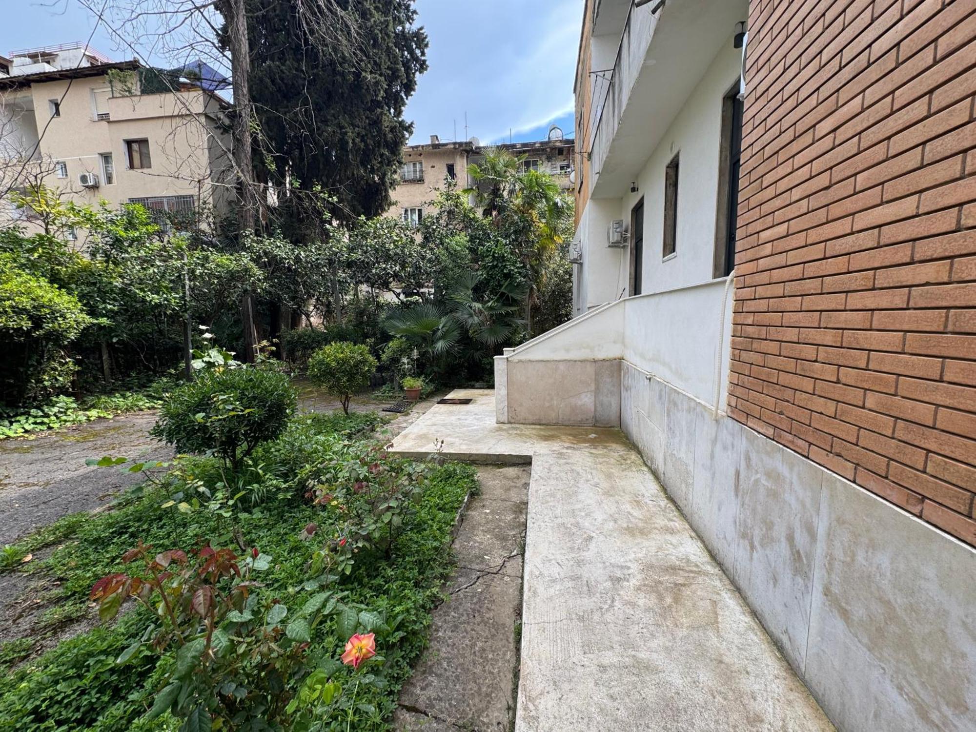 Vila 21 At Blloku Area Тирана Экстерьер фото